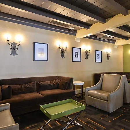 Lions Gate Hotel 