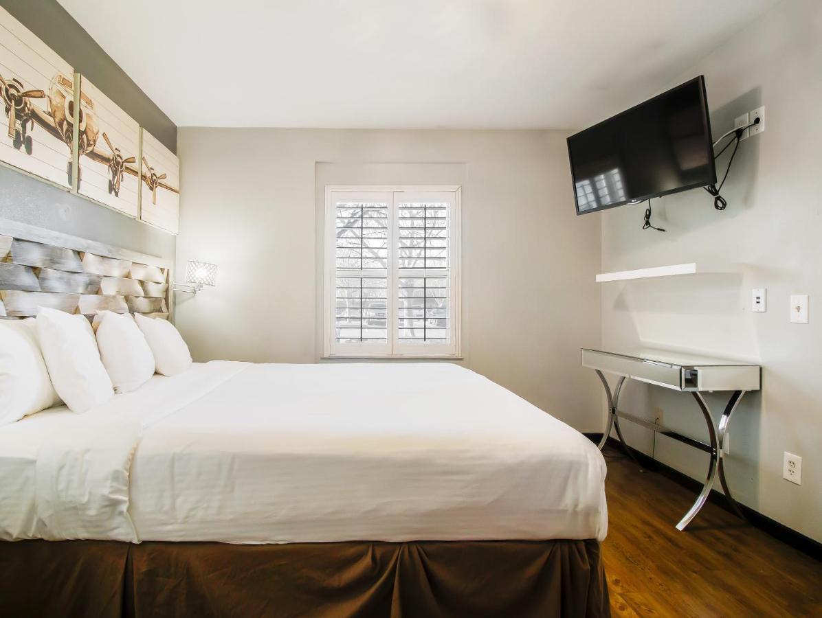 Hotel Lions Gate 3*