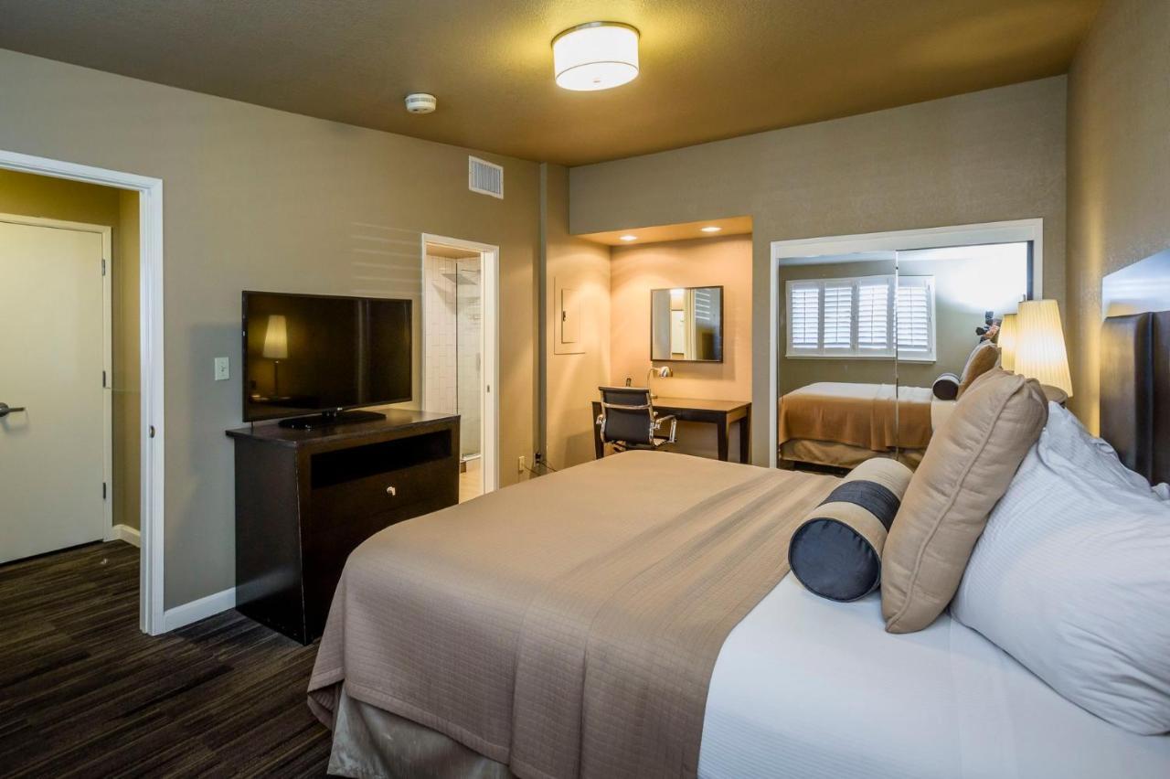 Hotel Lions Gate McClellan