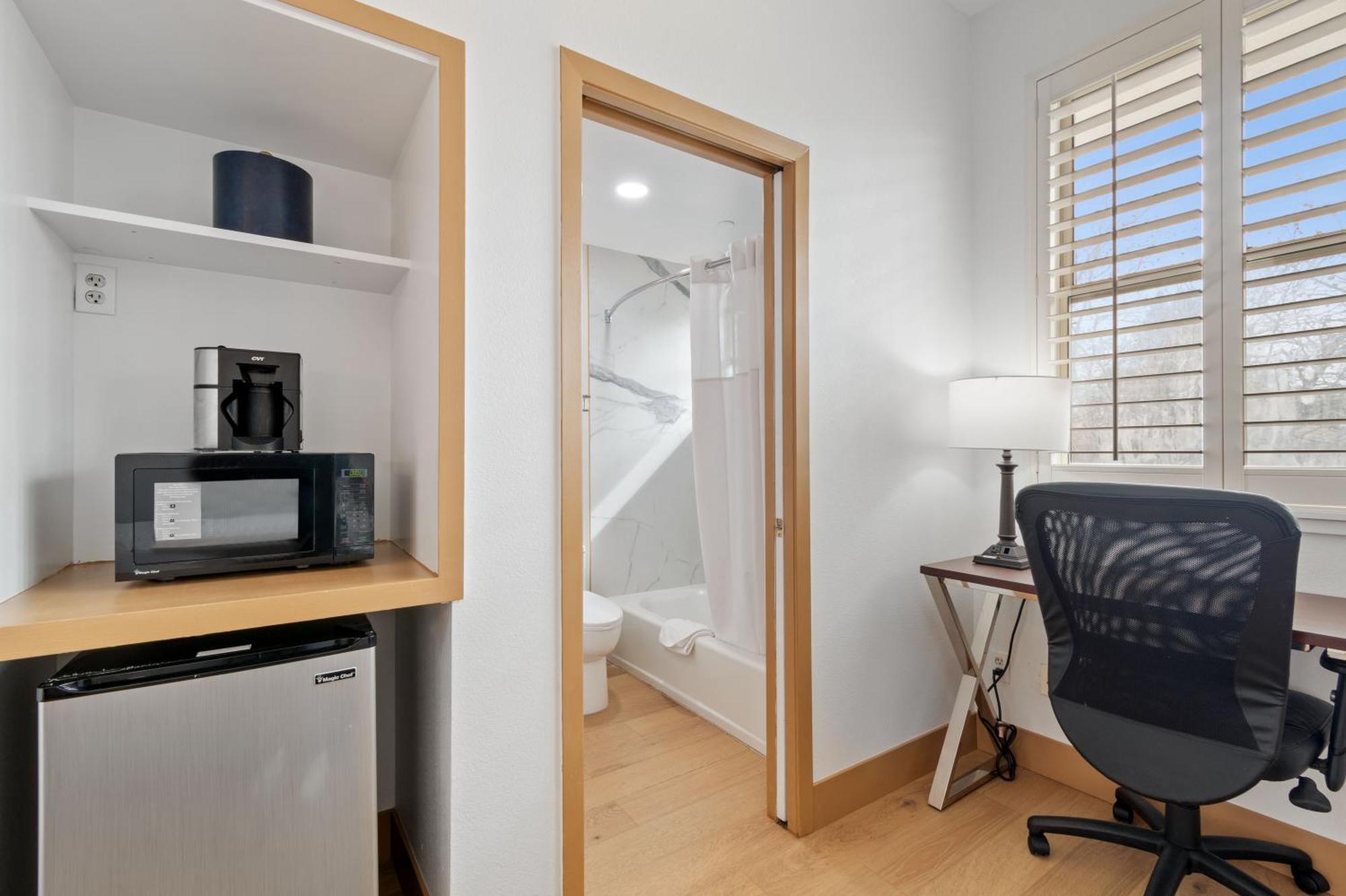 Hotel Lions Gate