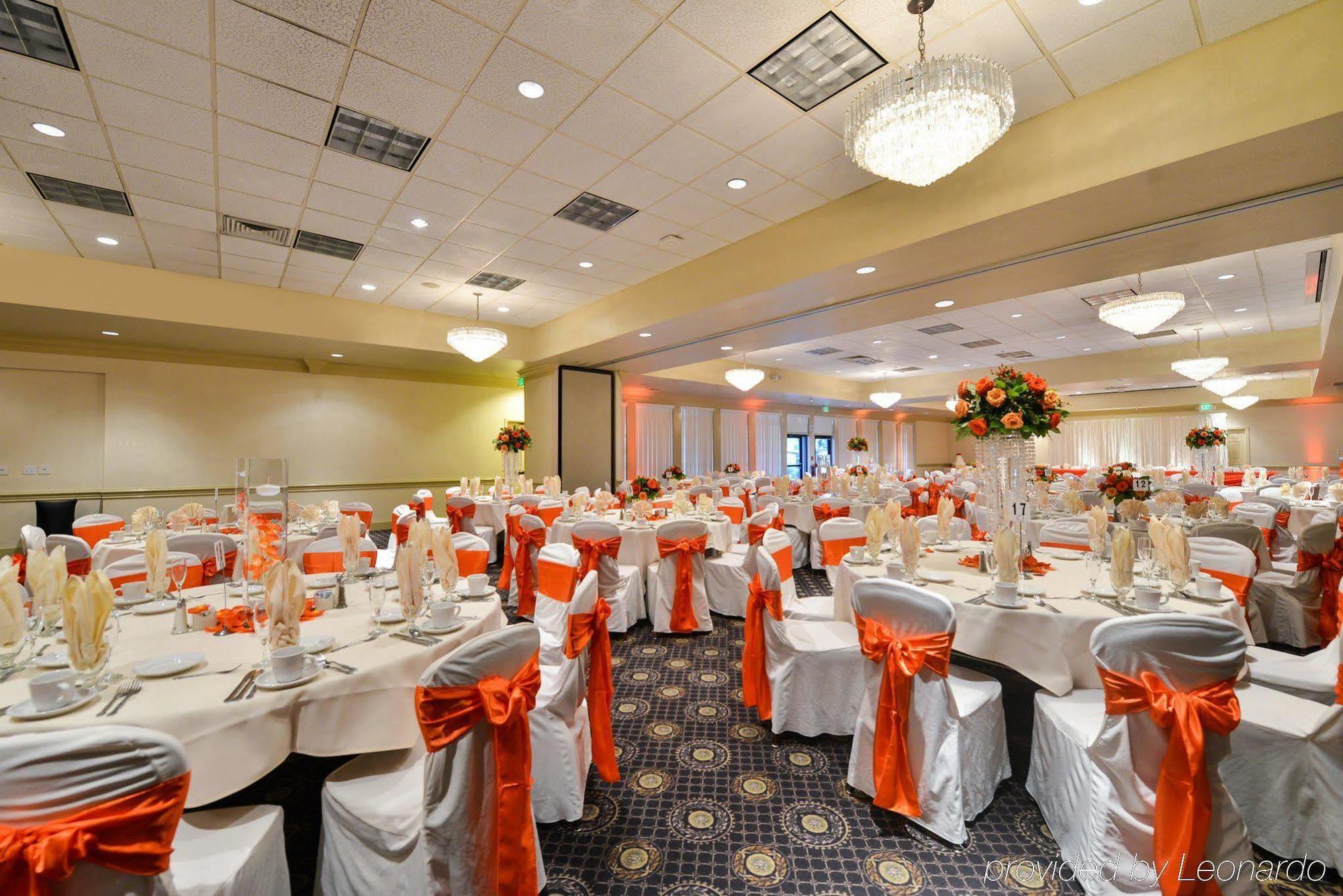 Hotel Lions Gate McClellan
