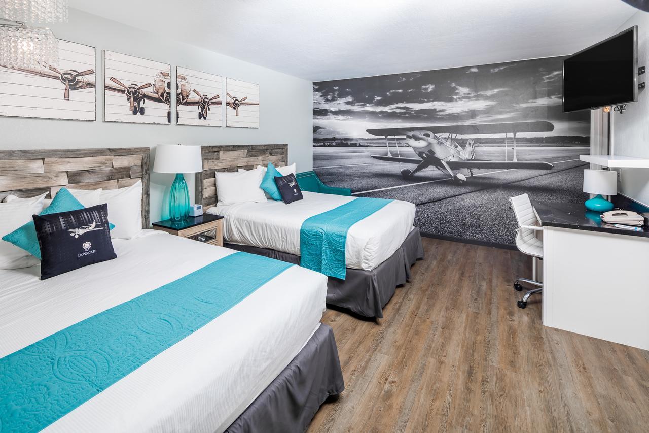 Hotel Lions Gate McClellan