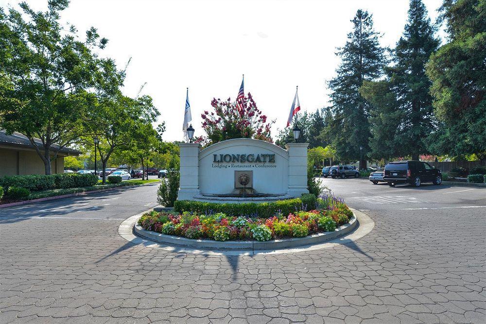 Lions Gate 3* McClellan