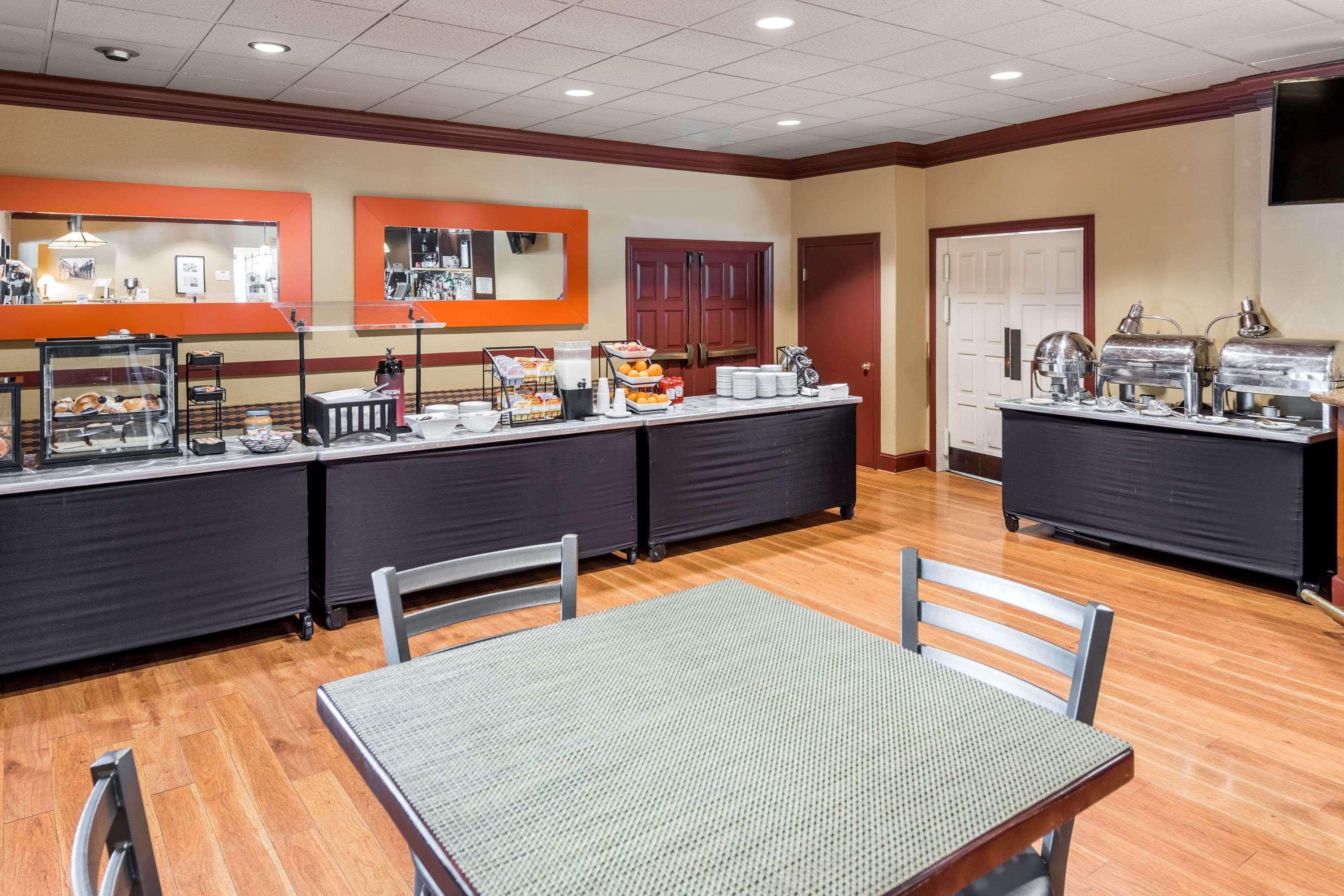 Hotel Lions Gate 3*