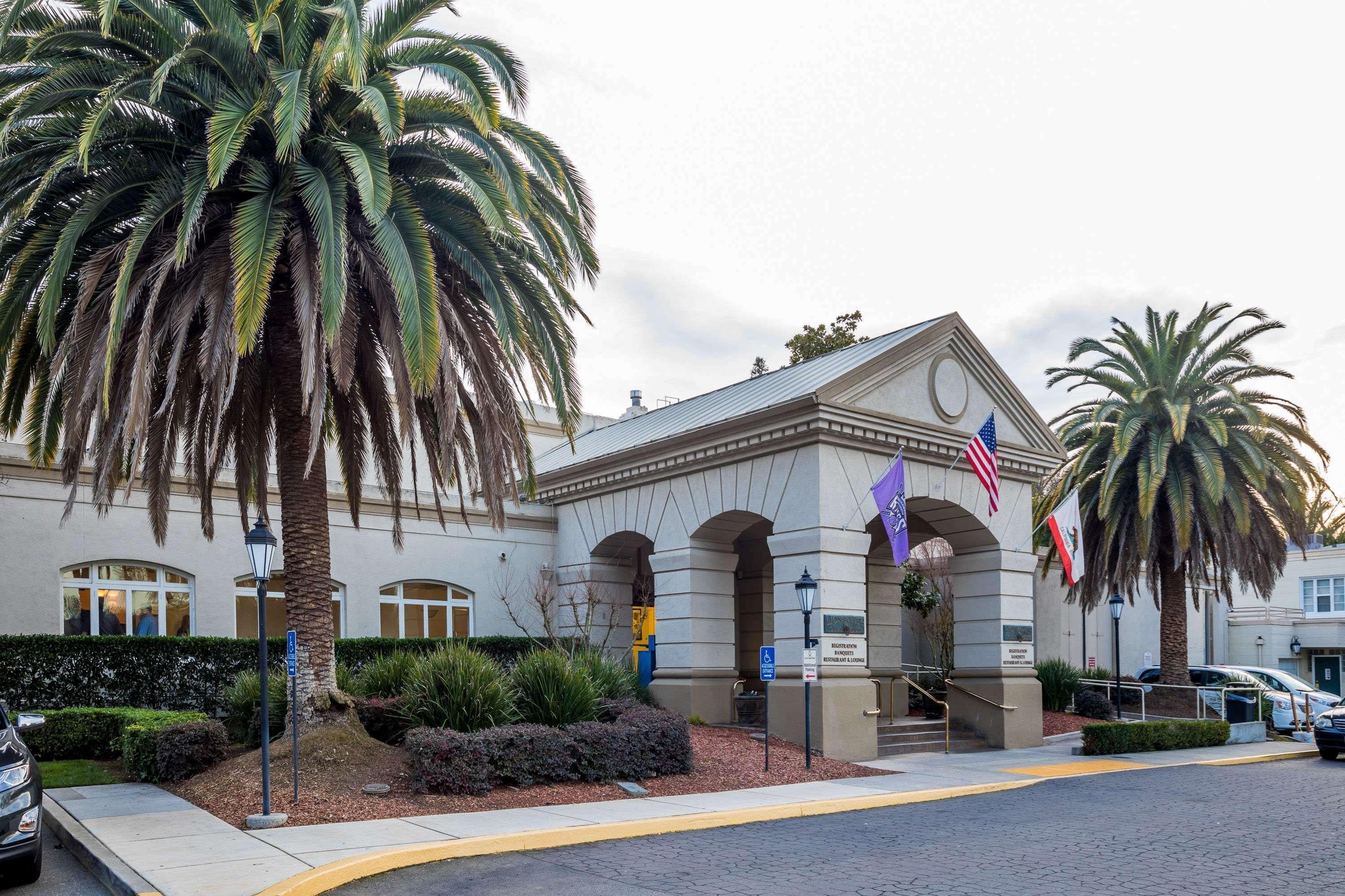 Lions Gate Hotel McClellan