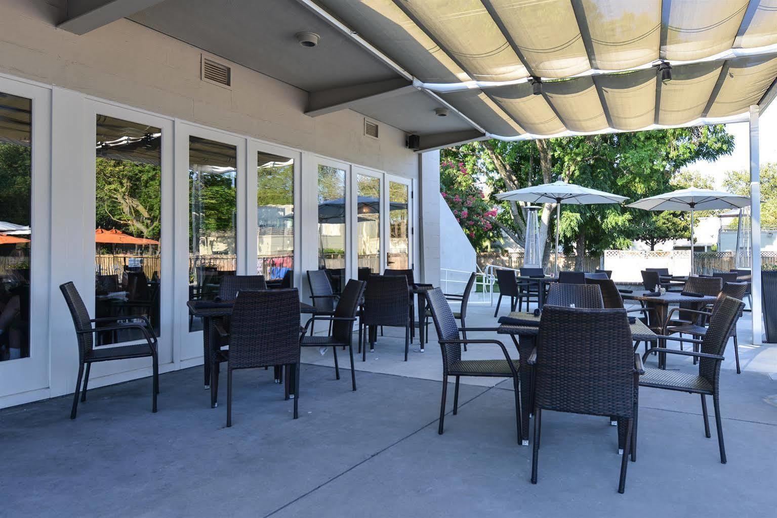 Hotel Lions Gate McClellan